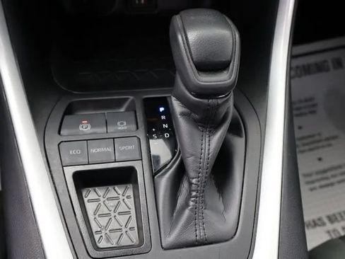 Used 2024 Toyota RAV4 XLE FWD image 27