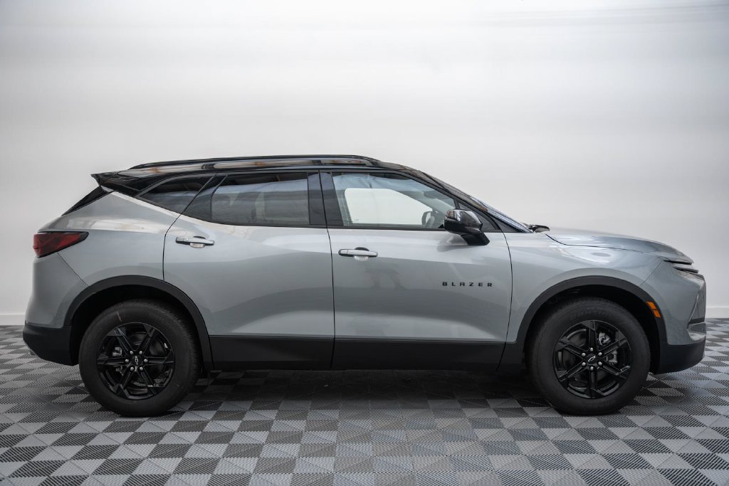 New 2026 Chevrolet Blazer LT w/ Convenience Package AWD/4WD image 4