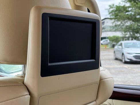 Used 2013 Lexus LX 570 4WD w/ Luxury Pkg image 23