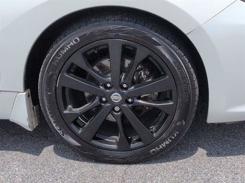 Used 2017 Nissan Altima 2.5 SR w/ Midnight Edition Package FWD image 10
