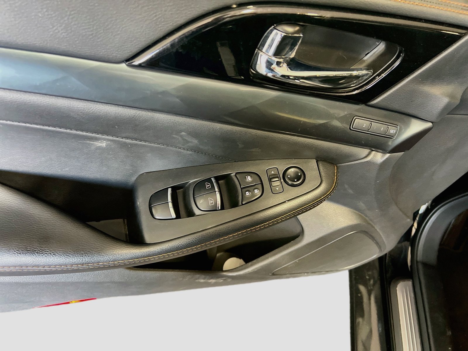 Used 2022 Nissan Maxima SR w/ Sport Mat Group FWD image 17