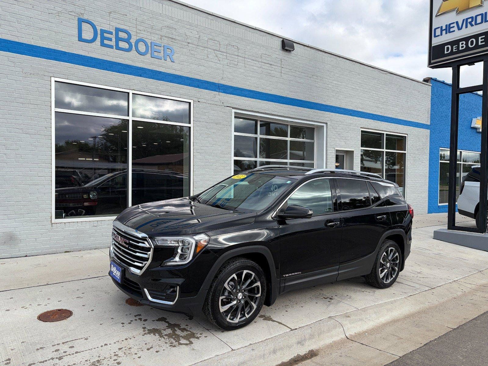Used 2022 GMC Terrain SLT w/ Infotainment Package II AWD/4WD image 1