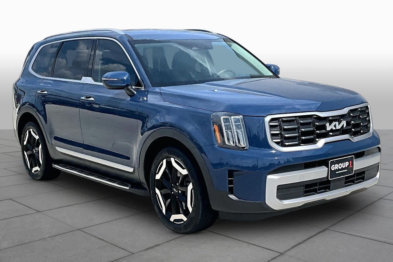 Used 2023 Kia Telluride S AWD/4WD image 3