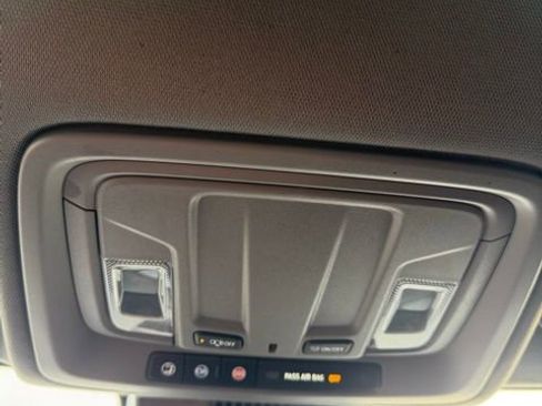 Used 2025 Chevrolet Silverado 2500 Custom image 12