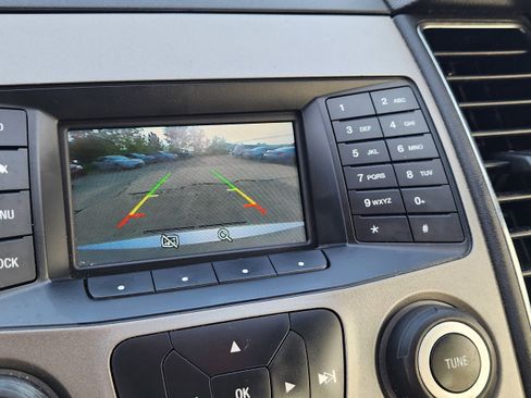 Used 2015 Ford Taurus SEL image 14