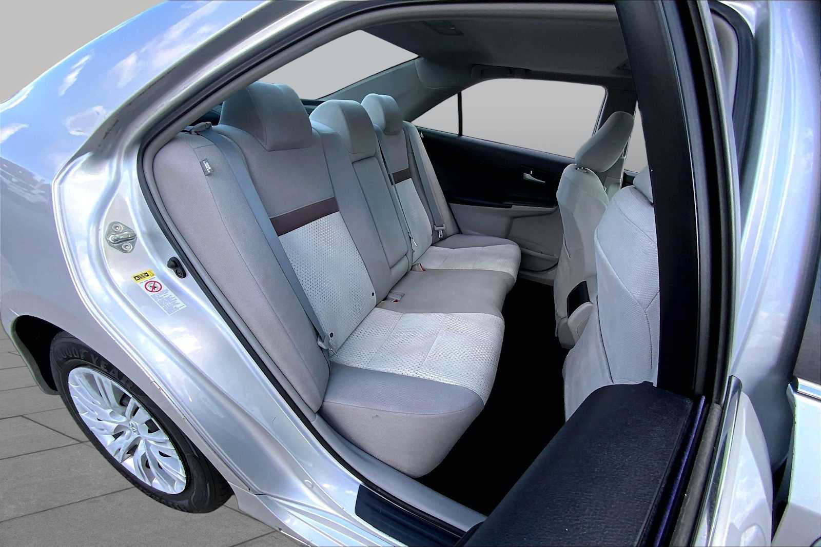 Used 2012 Toyota Camry LE FWD image 19