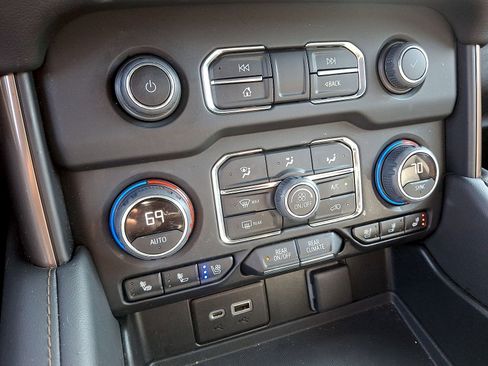 Used 2022 Chevrolet Tahoe High Country AWD/4WD image 19