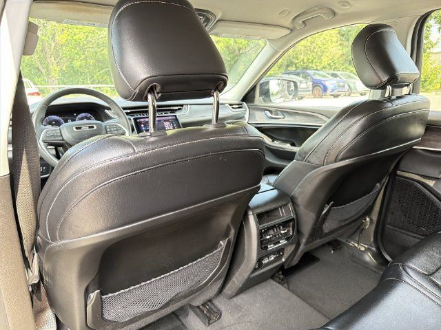 Used 2023 Jeep Grand Cherokee Limited w/ Black Appearance Package AWD/4WD image 36
