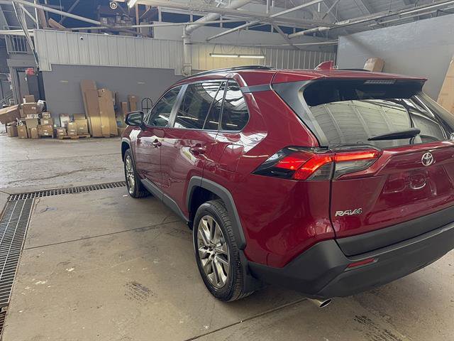Used 2019 Toyota RAV4 XLE Premium w/ Cold Weather Package AWD/4WD image 3