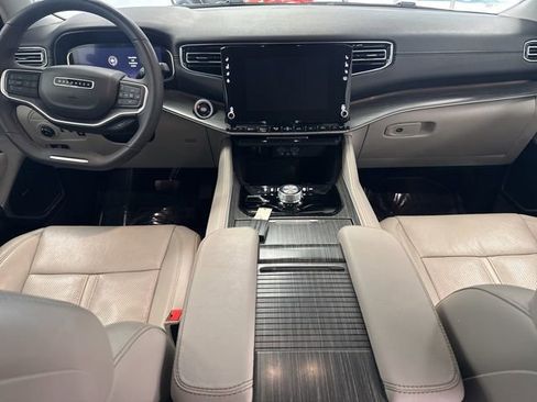 Used 2023 Jeep Wagoneer L Series II image 39