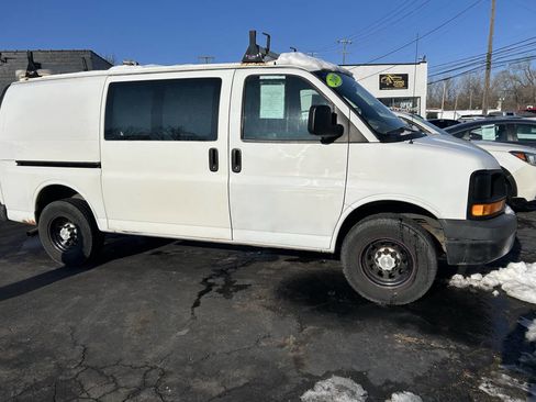 Used 2009 Chevrolet Express 3500 image 1