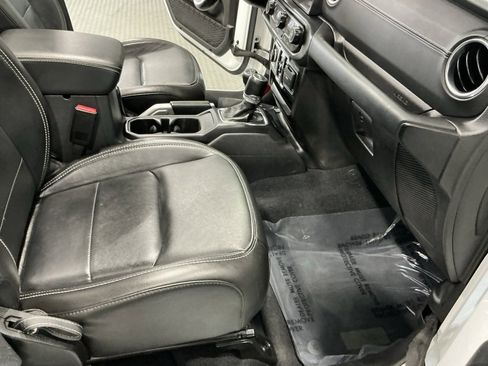 Used 2022 Jeep Wrangler Unlimited Sahara w/ Cold Weather Group image 27