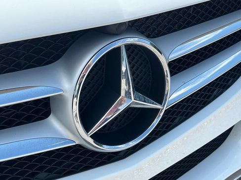 Used 2018 Mercedes-Benz C 300 4MATIC Sedan image 12
