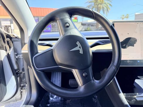 Used 2018 Tesla Model 3 Long Range RWD image 13