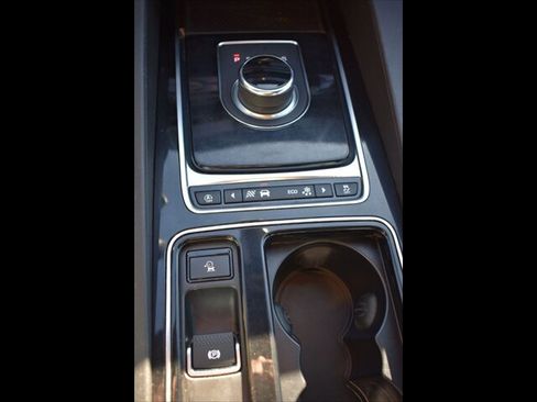 Used 2019 Jaguar F-PACE Premium image 12