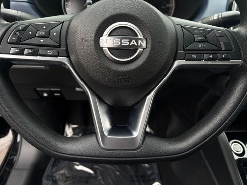 Used 2025 Nissan Versa SV FWD image 27