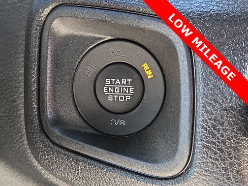 Used 2024 Jeep Gladiator Sport image 19