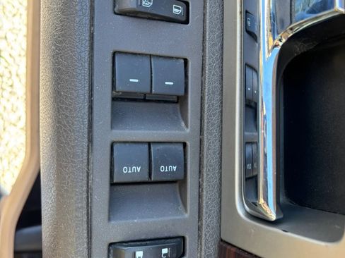 Used 2012 Ford F150 Lariat image 18