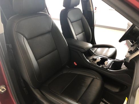 Used 2023 GMC Acadia SLT w/ Technology Package image 13