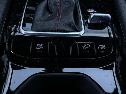 Used 2025 Jeep Compass Trailhawk w/ Trailer Tow Group image 22