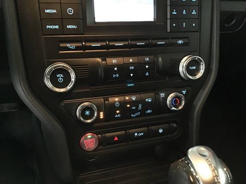 Used 2018 Ford Mustang Coupe RWD image 17