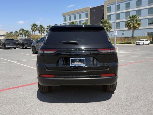 Used 2025 Jeep Grand Cherokee Limited w/ Black Appearance Package RWD image 18