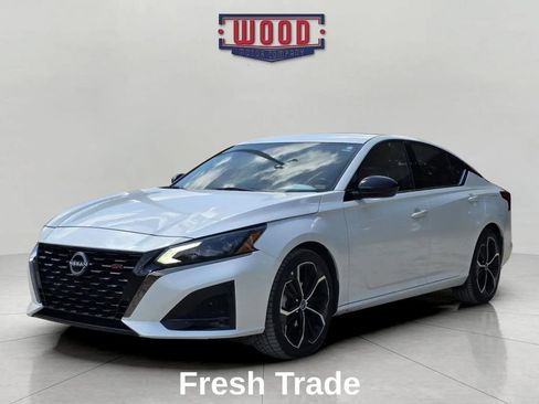 Used 2024 Nissan Altima 2.5 SR FWD image 3