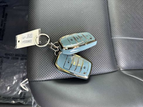 Used 2024 Toyota Venza Limited image 33