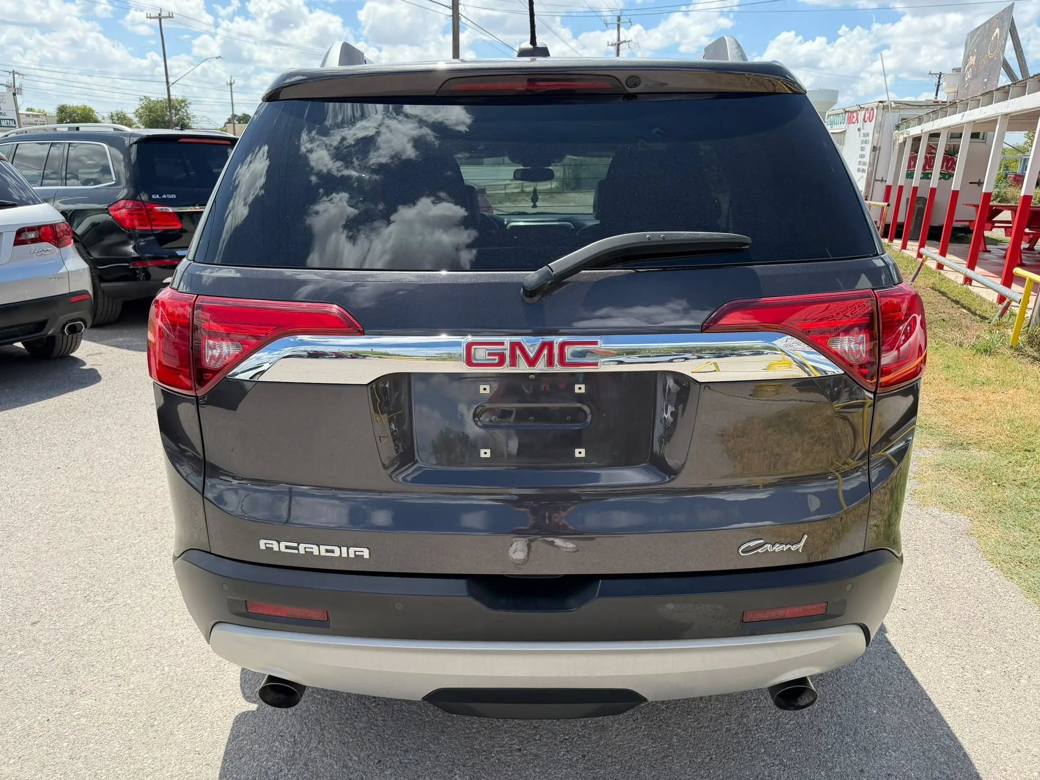 Used 2017 GMC Acadia SLT FWD image 2