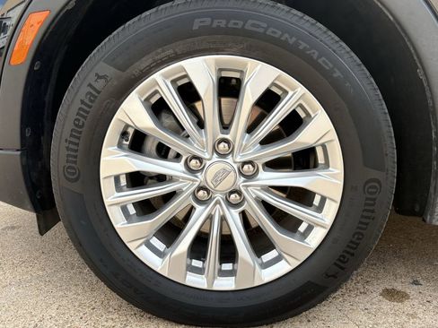 Used 2024 Cadillac XT4 Luxury w/ Cold Weather Package image 9