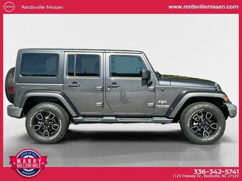 Used 2018 Jeep Wrangler Unlimited Sahara w/ Connectivity Group AWD/4WD image 7