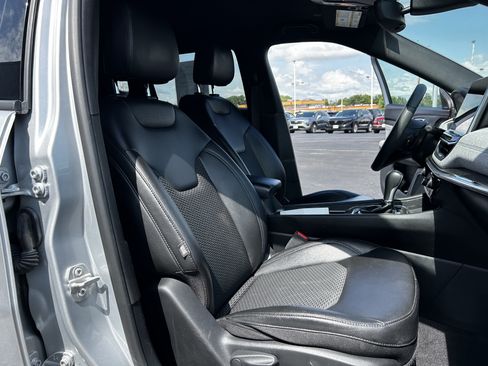 Used 2024 Jeep Compass Latitude AWD/4WD image 16