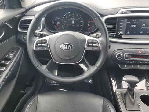 Used 2019 Kia Sorento EX image 16