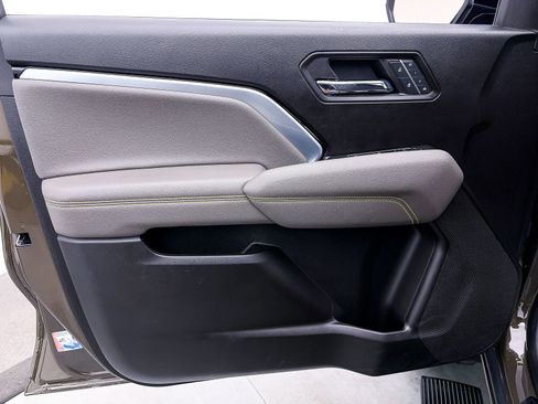 Used 2023 Chevrolet Colorado ZR2 w/ ZR2 Convenience Package III image 17