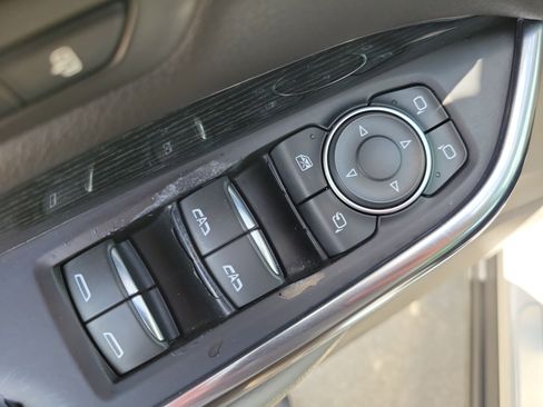 Used 2019 Cadillac XT4 Premium Luxury w/ Cold Weather Package FWD image 17