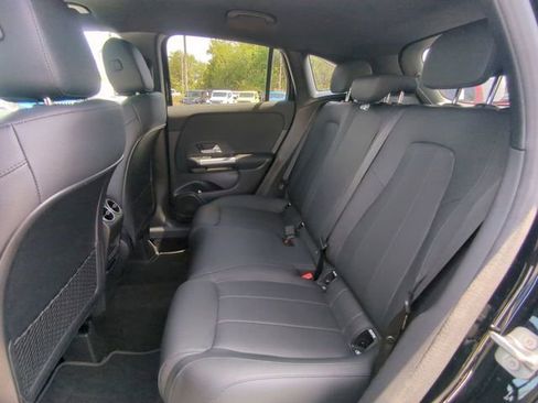 Used 2025 Mercedes-Benz GLA 250 image 16