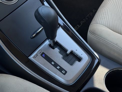 Used 2013 Hyundai Elantra GLS w/ Preferred Pkg image 29