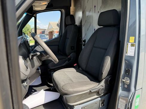 Used 2019 Mercedes-Benz Sprinter 144 image 2