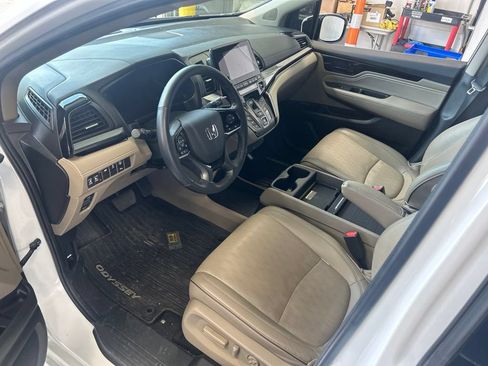 Used 2024 Honda Odyssey Elite image 3