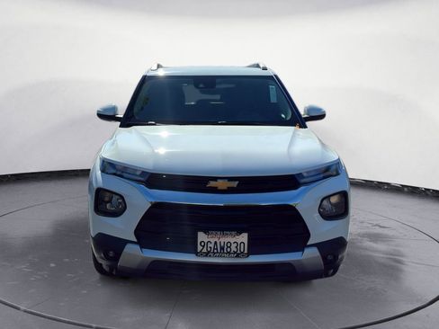 Used 2023 Chevrolet TrailBlazer LT FWD image 2