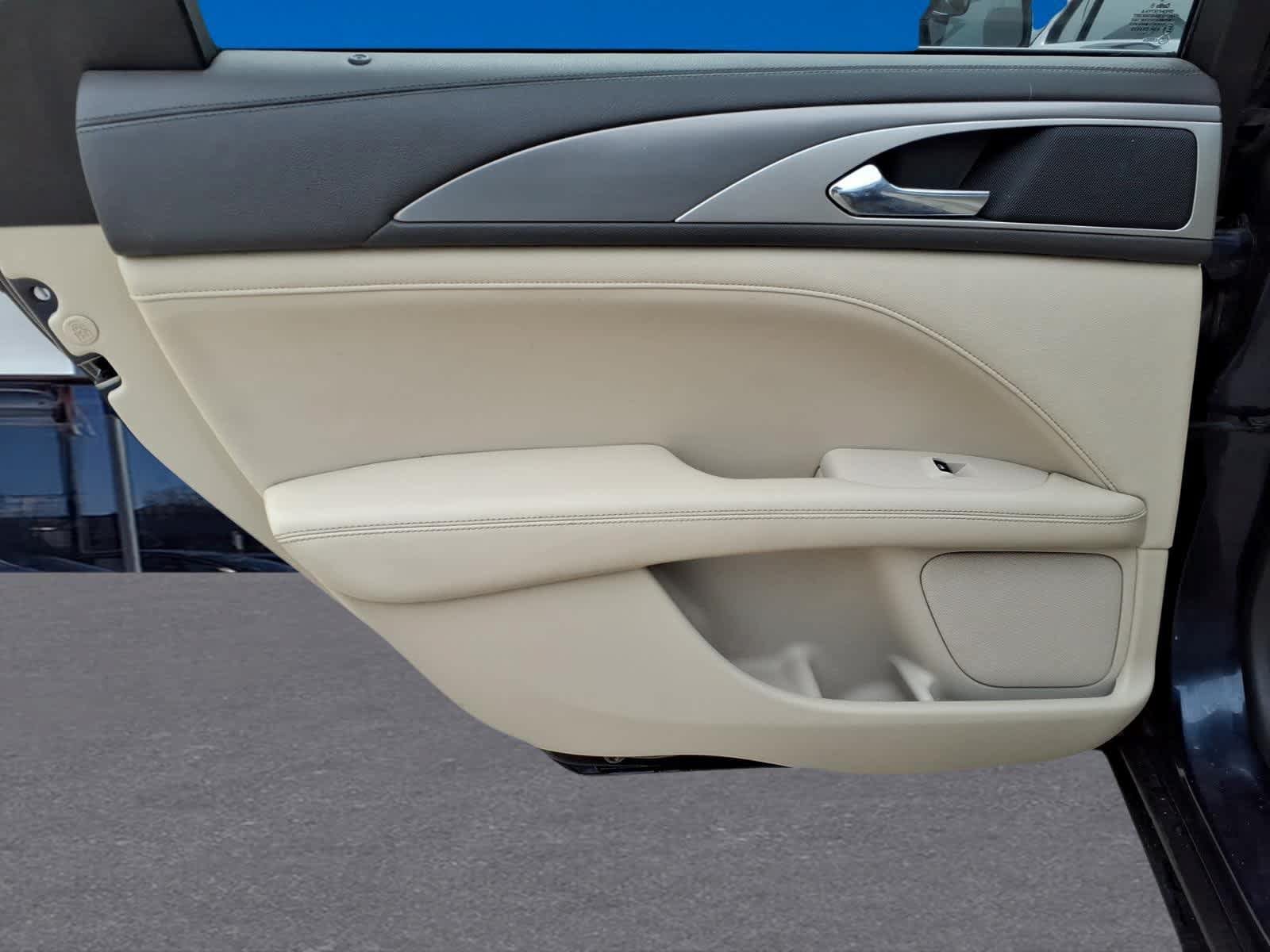 Used 2017 Lincoln MKZ Premiere FWD image 11