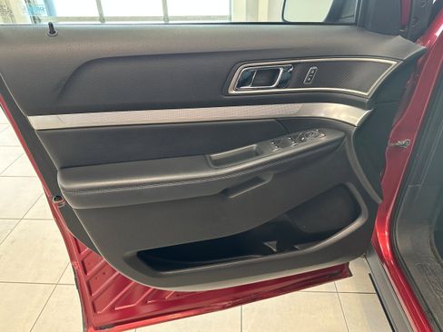 Used 2017 Ford Explorer XLT w/ Equipment Group 202A image 12