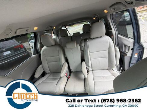 Used 2017 Toyota Sienna XLE w/ XLE Navigation Package FWD image 14