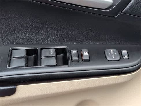 Used 2014 Toyota Camry L image 37