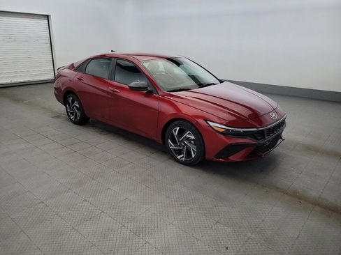 Used 2025 Hyundai Elantra Sport FWD image 11