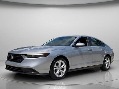 Used 2025 Honda Accord LX image 8