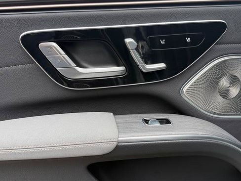 Used 2023 Mercedes-Benz EQS 580 4MATIC Sedan image 26