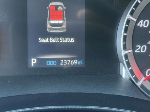 Certified 2022 Toyota Highlander L image 32