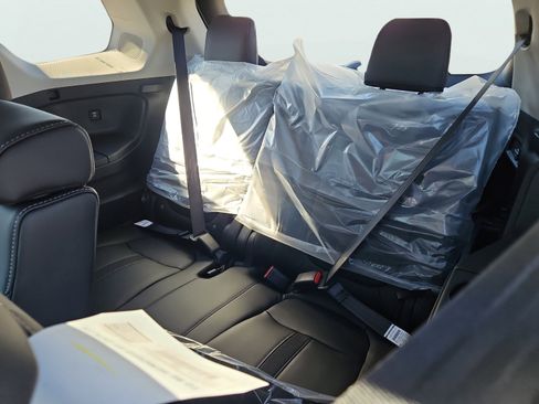 New 2025 Honda Pilot Touring image 24