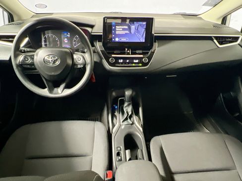 Used 2025 Toyota Corolla LE FWD image 29